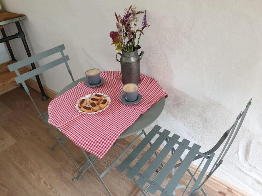 The Bothy Near Tenby, Big Projector Screen, Four-Poster Bed, On-Site Hot Tub Access Via Spa Pack, Breakfast Exterior foto